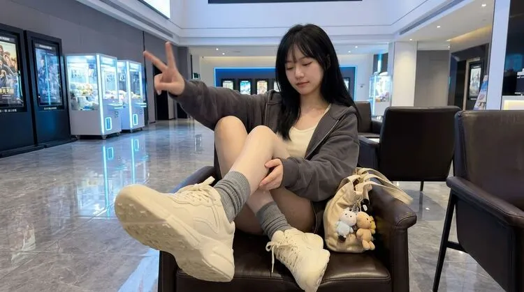 Stylish Asian Beauty Prompts for girls